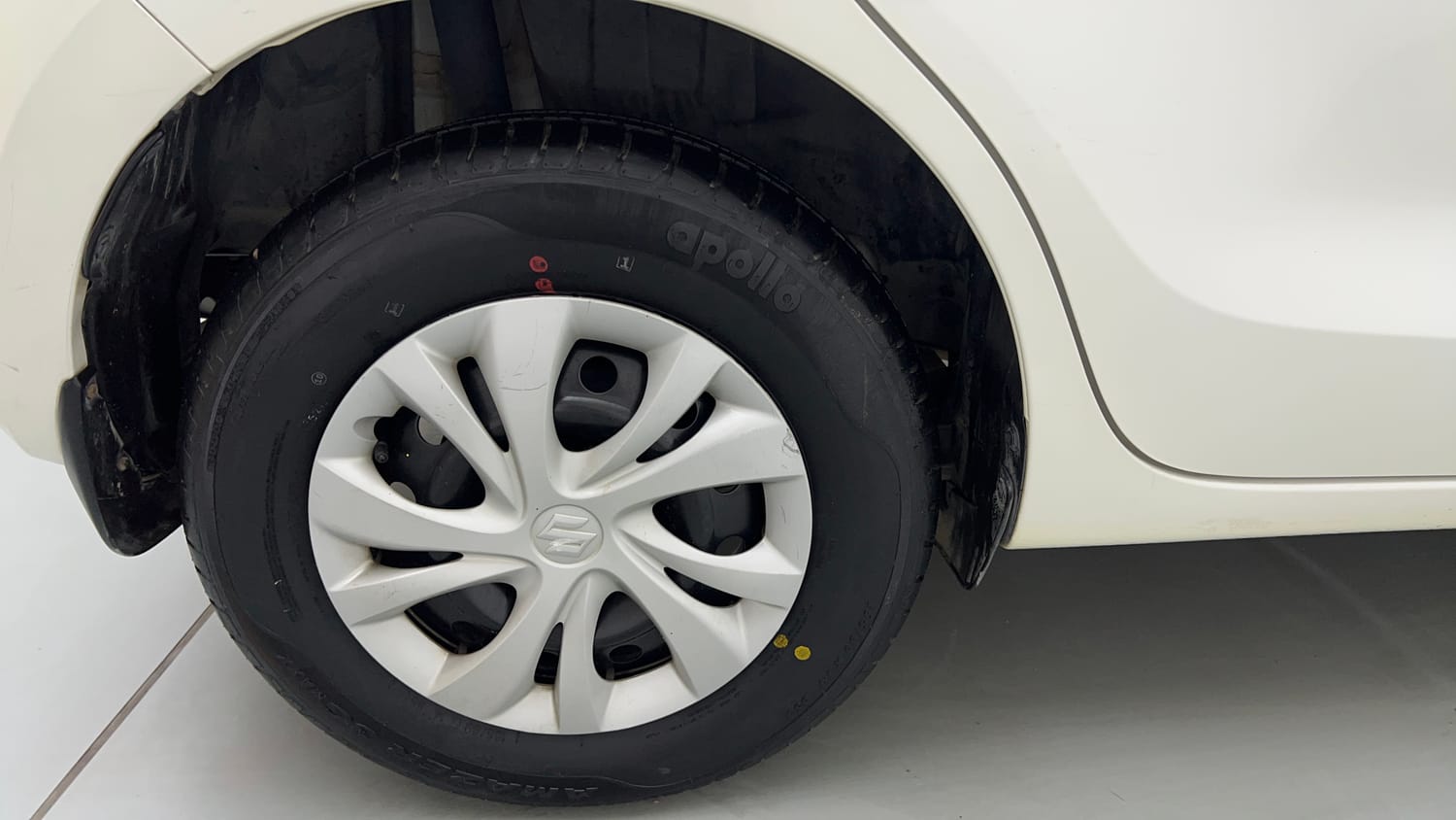 Used 2021 Maruti Suzuki Swift VXi Petrol Manual tyres RIGHT REAR TYRE RIM VIEW