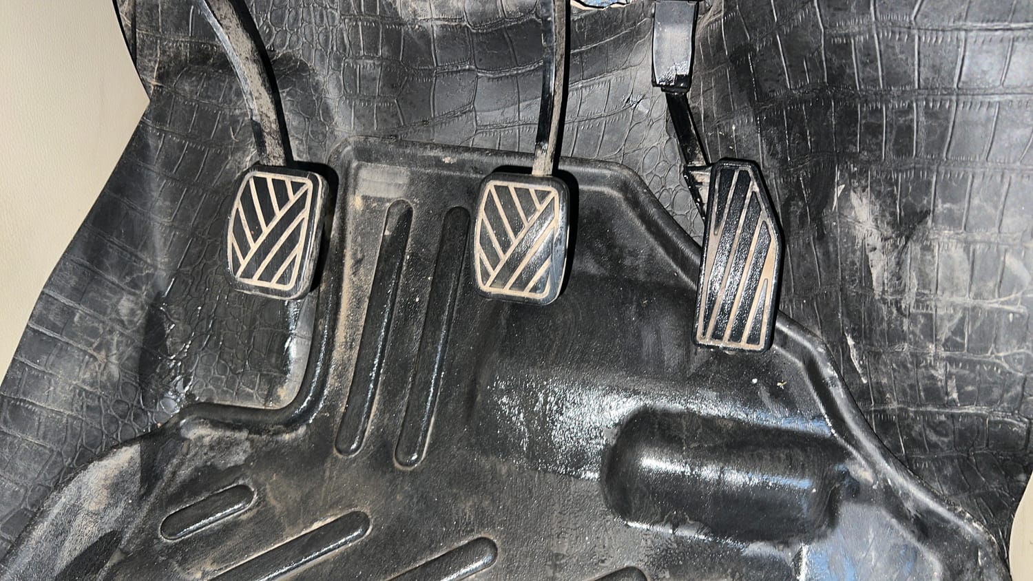 Used 2022 Maruti Suzuki New Ertiga VXi Petrol Manual interior PEDALS VIEW