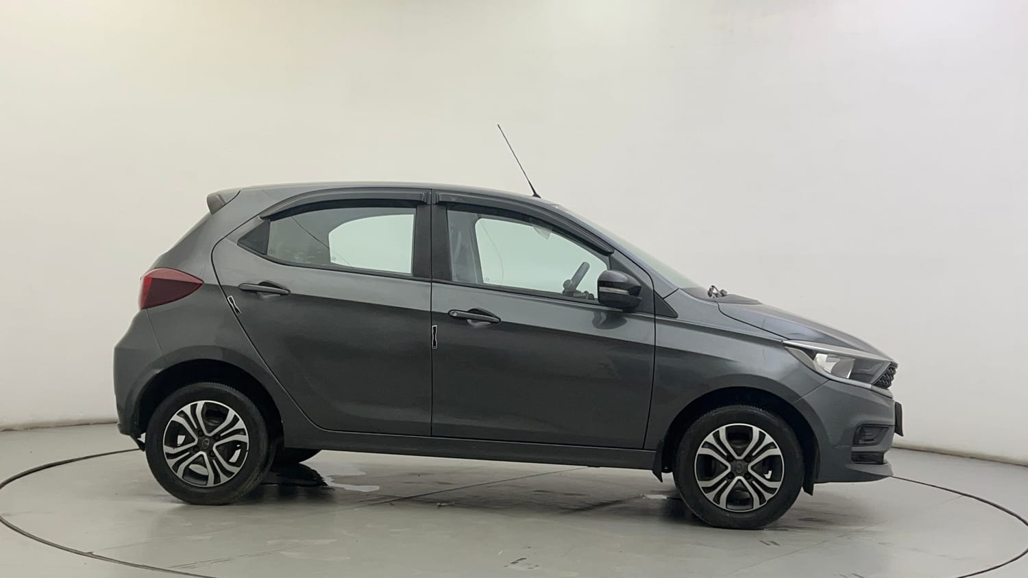 Used 2022 Tata Tiago XT CNG Cng Manual exterior RIGHT SIDE VIEW