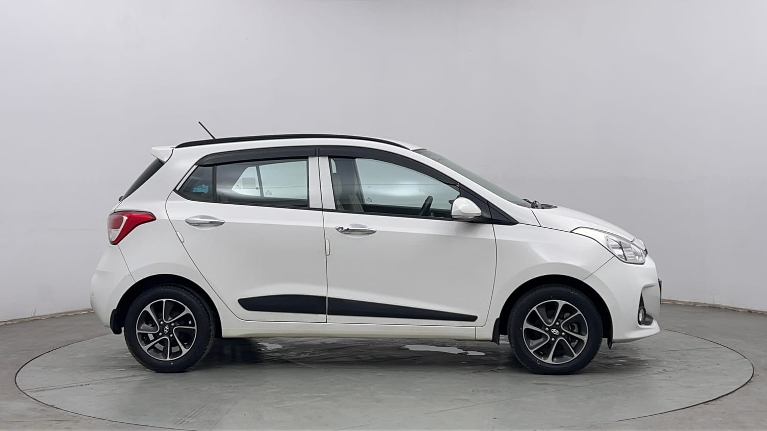 Used 2017 Hyundai Grand i10 Asta 1.2 Kappa VTVT Petrol Manual exterior RIGHT SIDE VIEW