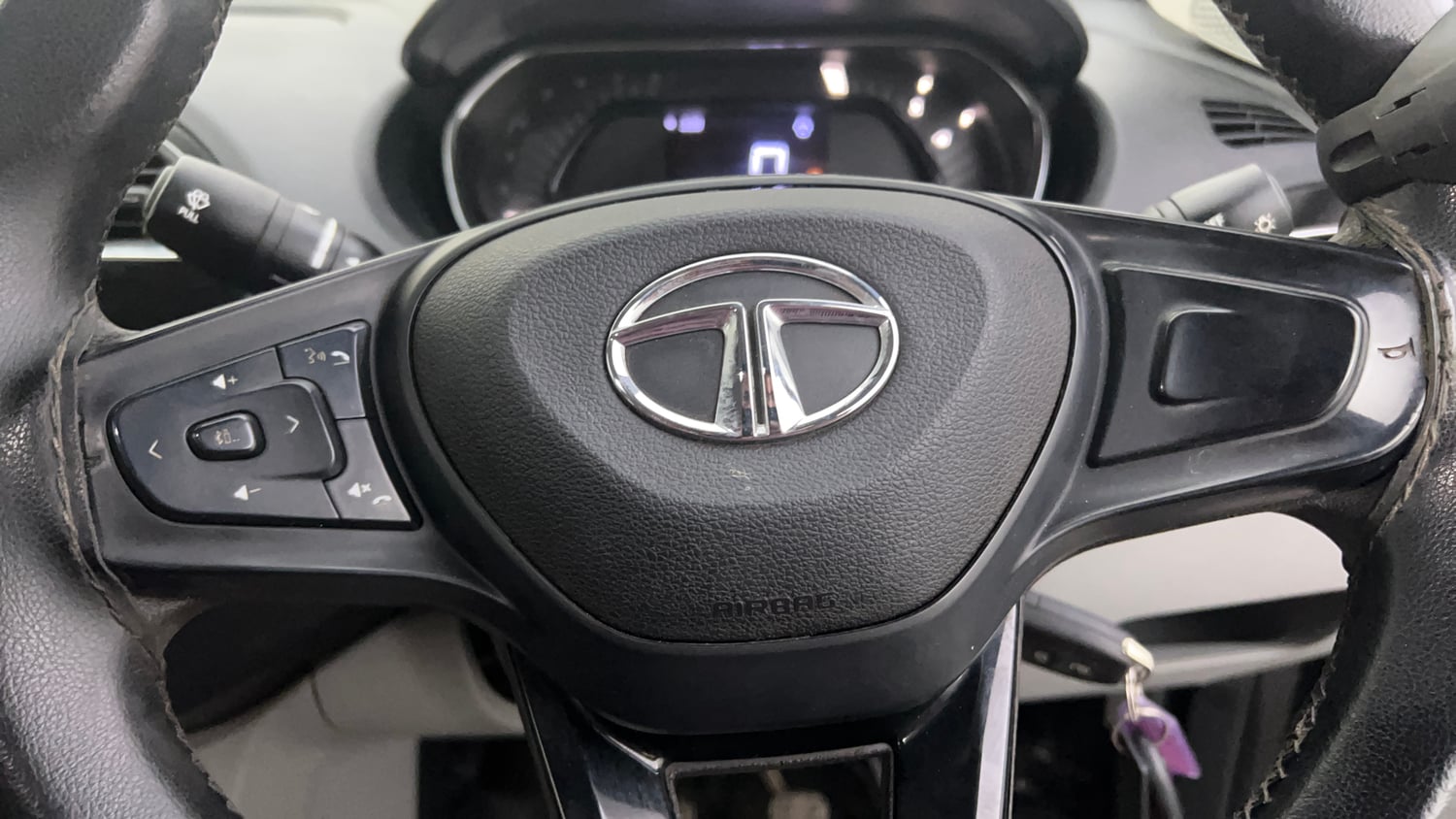 Used 2022 Tata Tiago XT CNG Cng Manual top_features Steering mounted controls