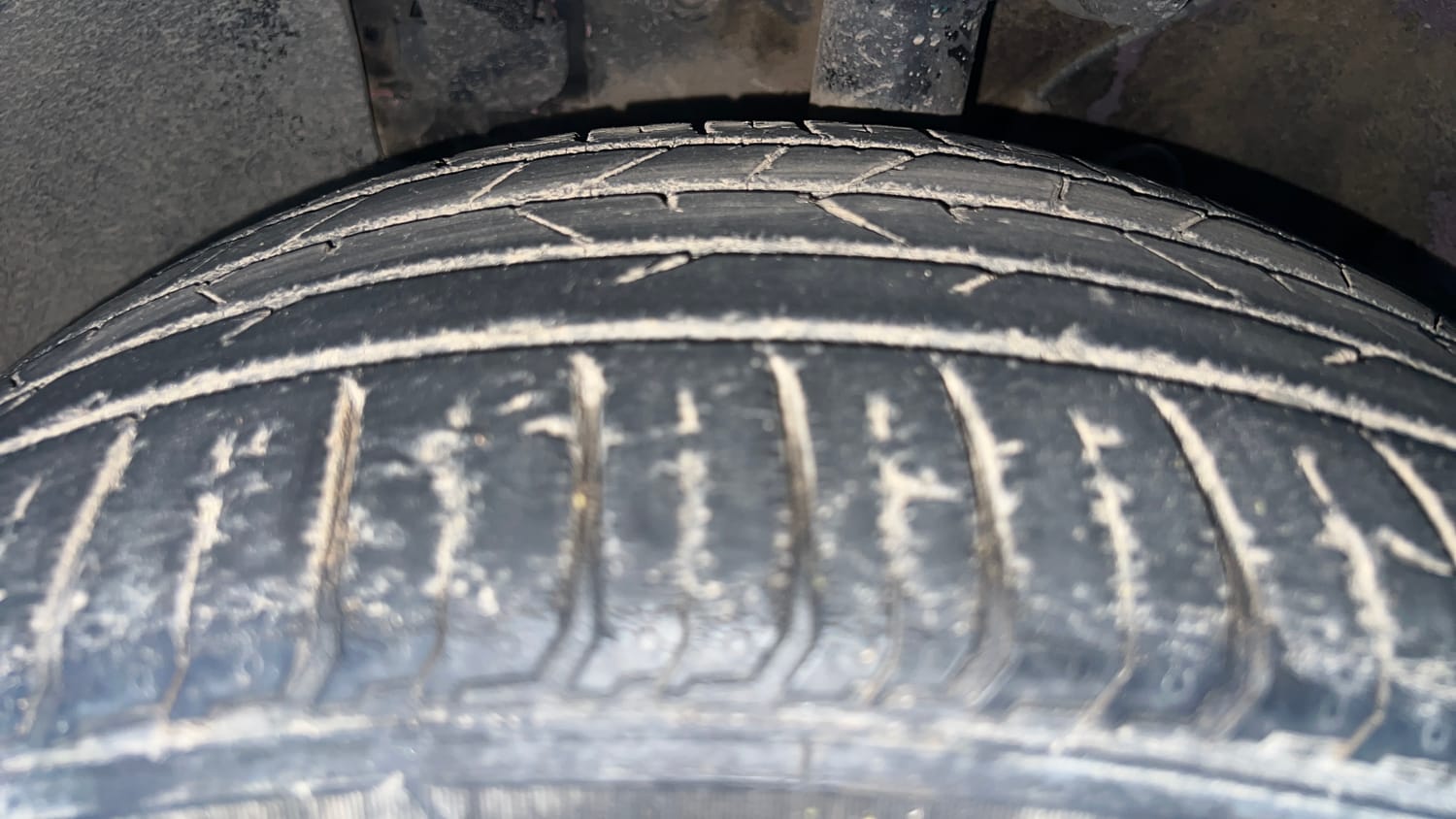 Used 2019 Hyundai Venue SX Plus 1.0 Turbo DCT Dual Tone Petrol Automatic tyres LEFT FRONT TYRE TREAD VIEW