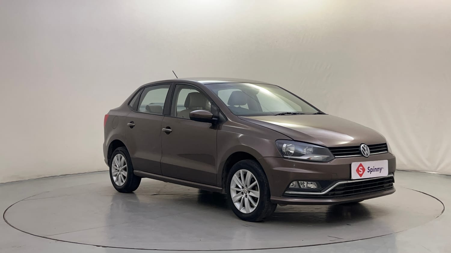 Used 2016 Volkswagen Ameo Highline1.2L (P) Petrol Manual exterior RIGHT FRONT CORNER VIEW