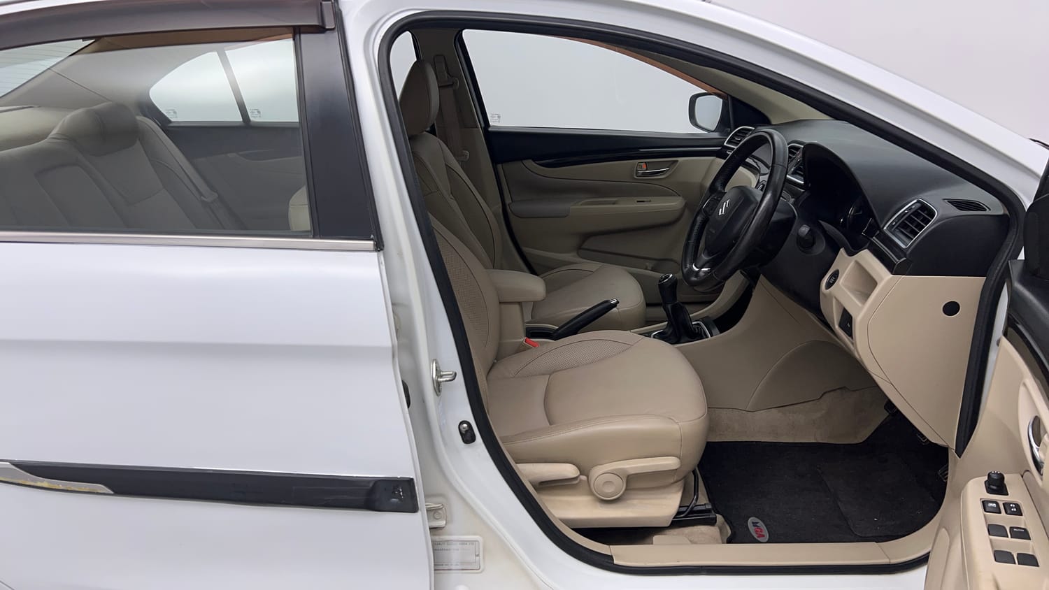 Used 2015 Maruti Suzuki Ciaz ZXI+ Petrol Manual interior RIGHT SIDE FRONT DOOR CABIN VIEW