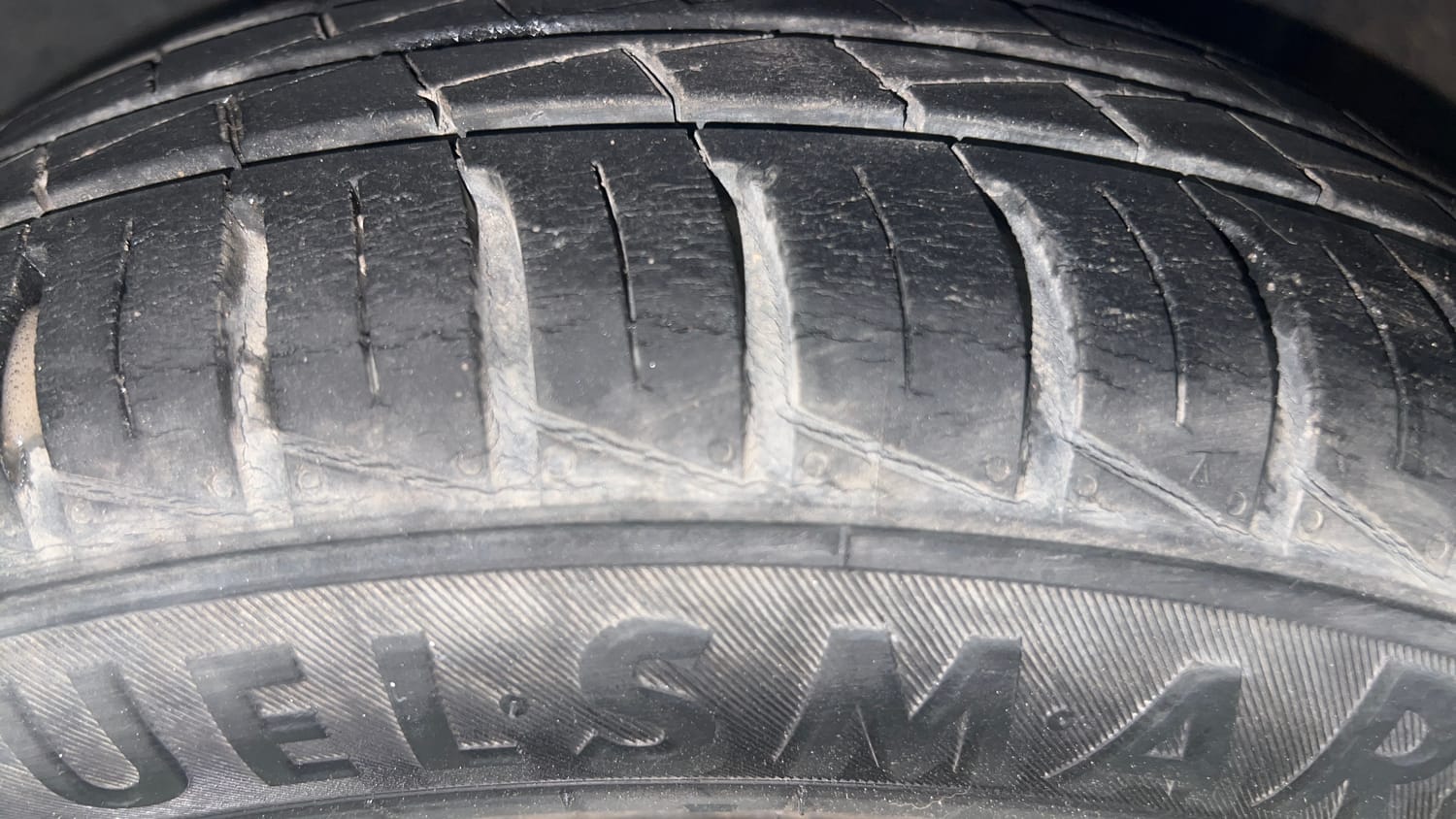 Used 2020 Datsun Redi-GO T(O) 1.0 AMT Petrol Automatic tyres LEFT FRONT TYRE TREAD VIEW