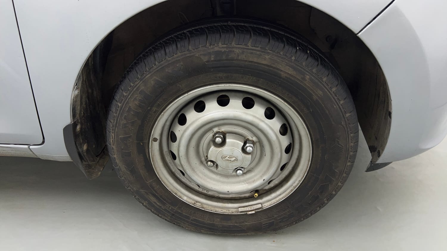 Used 2019 Hyundai Santro Magna Petrol Manual tyres RIGHT FRONT TYRE RIM VIEW
