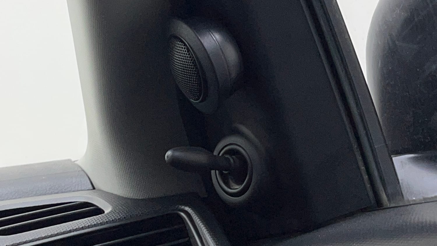 Used 2015 Maruti Suzuki Swift Lxi (O) Petrol Manual top_features Adjustable ORVM