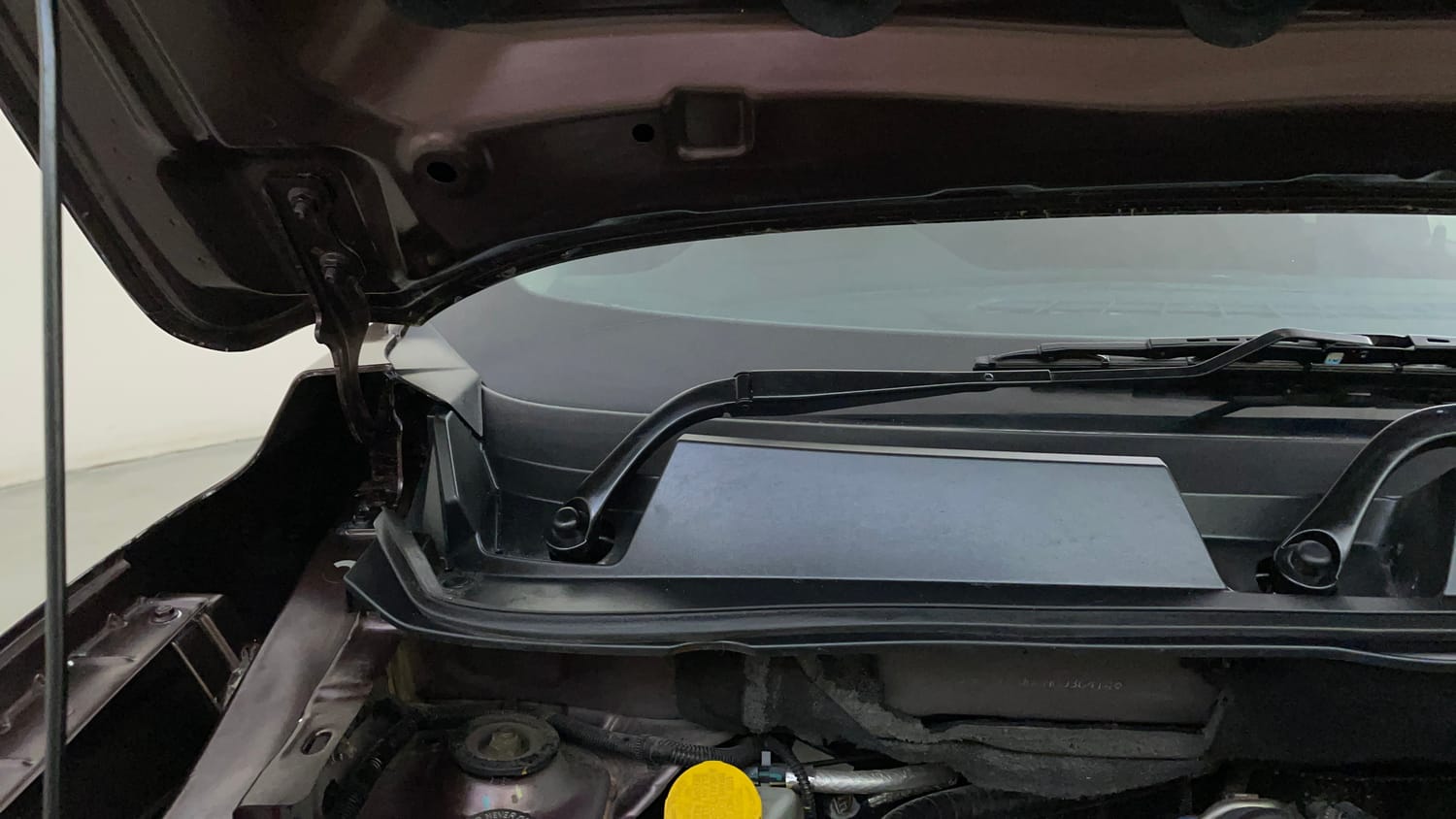 Used 2021 Renault Kiger RXZ Turbo CVT Petrol Automatic engine ENGINE RIGHT SIDE HINGE & APRON VIEW