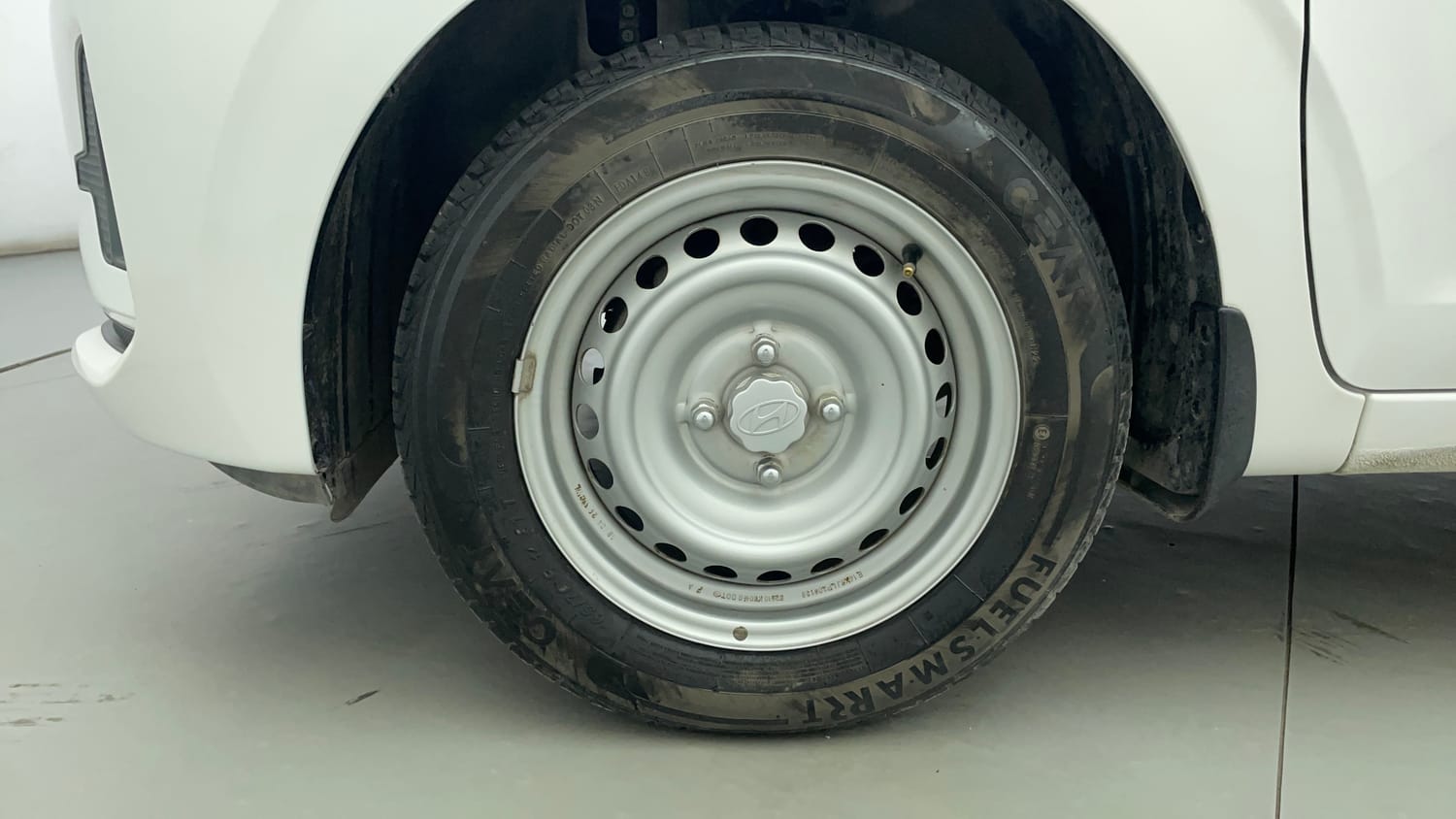 Used 2024 Hyundai Grand i10 Nios Era 1.2 Kappa Petrol Manual tyres LEFT FRONT TYRE RIM VIEW