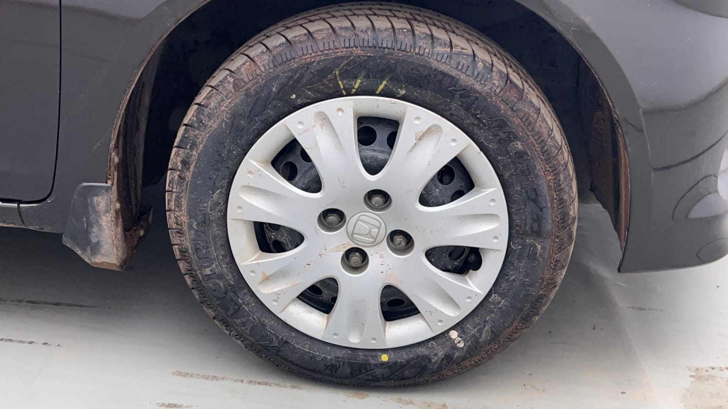 Used 2015 Honda Amaze 1.2 S i-VTEC Petrol Manual tyres RIGHT FRONT TYRE RIM VIEW