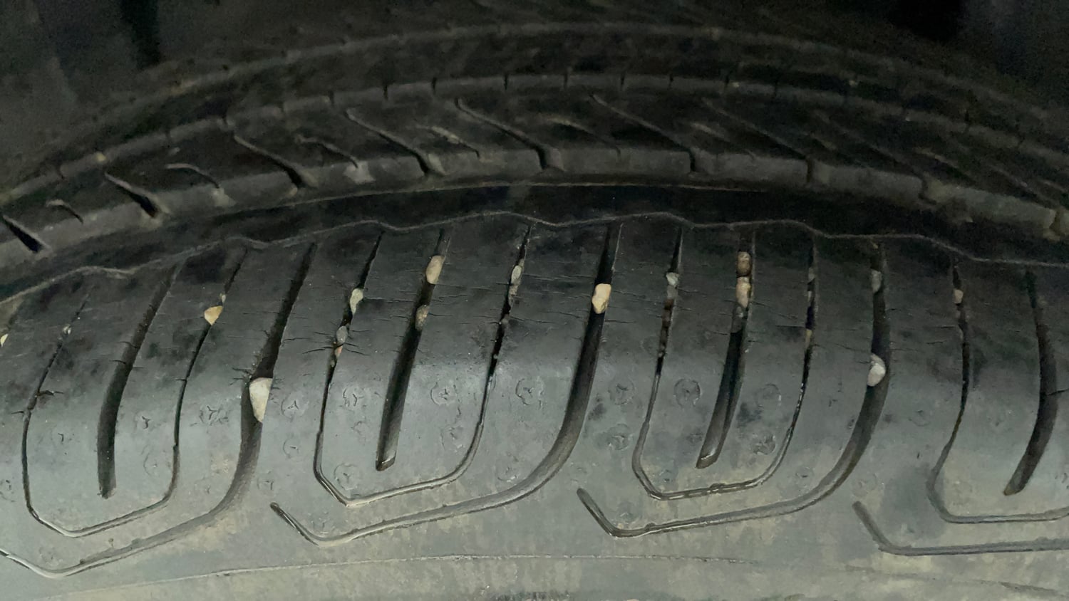 Used 2023 Volkswagen Virtus Topline 1.0 TSI MT Petrol Manual tyres LEFT REAR TYRE TREAD VIEW