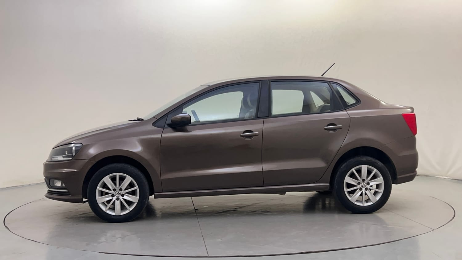 Used 2016 Volkswagen Ameo Highline1.2L (P) Petrol Manual exterior LEFT SIDE VIEW