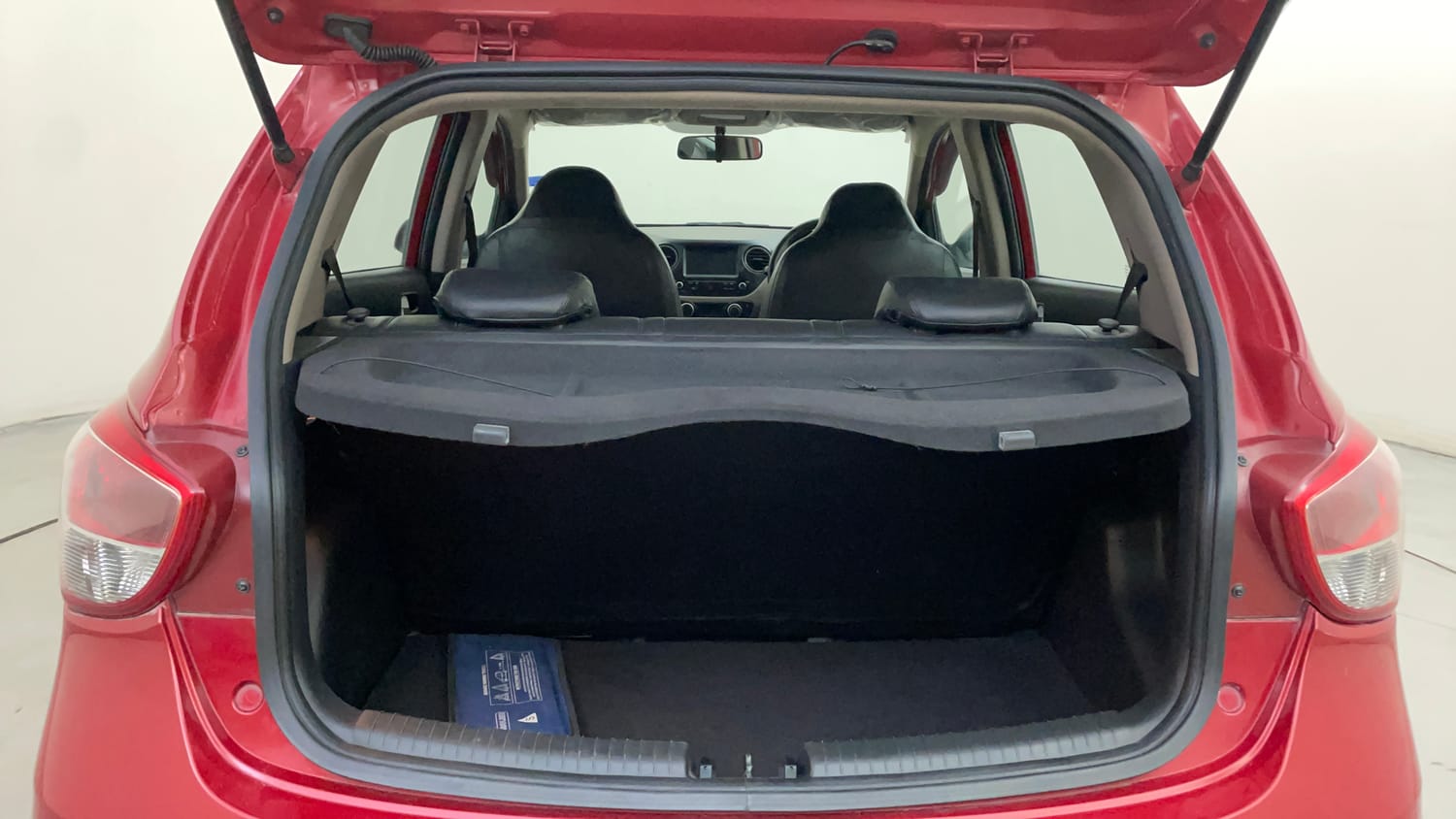 Used 2018 Hyundai Grand i10 Asta 1.2 Kappa VTVT Petrol Manual interior DICKY INSIDE VIEW