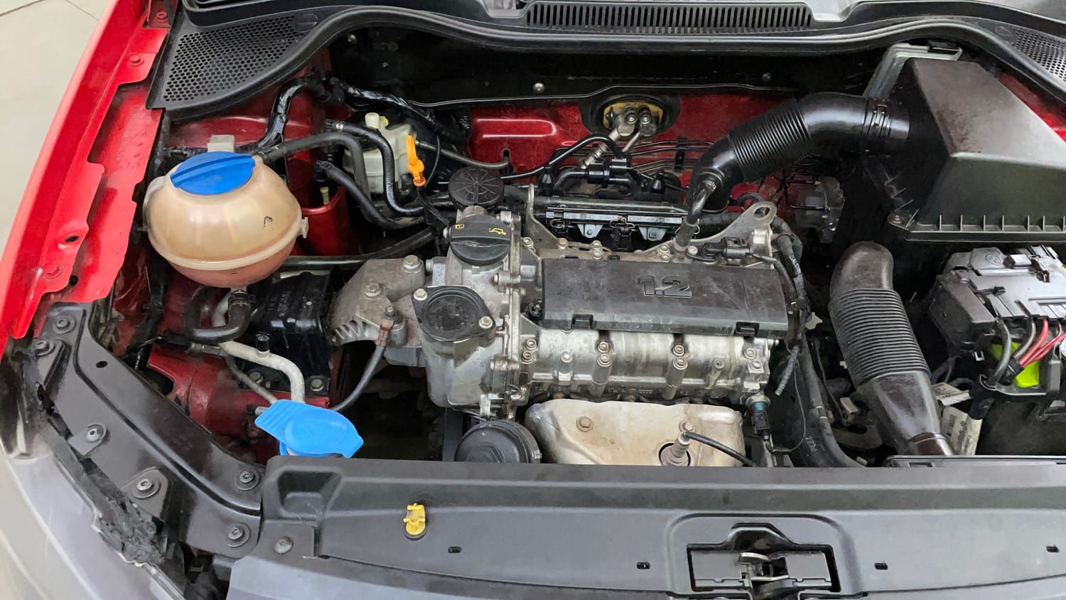 Used 2014 Volkswagen Polo Highline1.2L (P) Petrol Manual engine ENGINE RIGHT SIDE VIEW