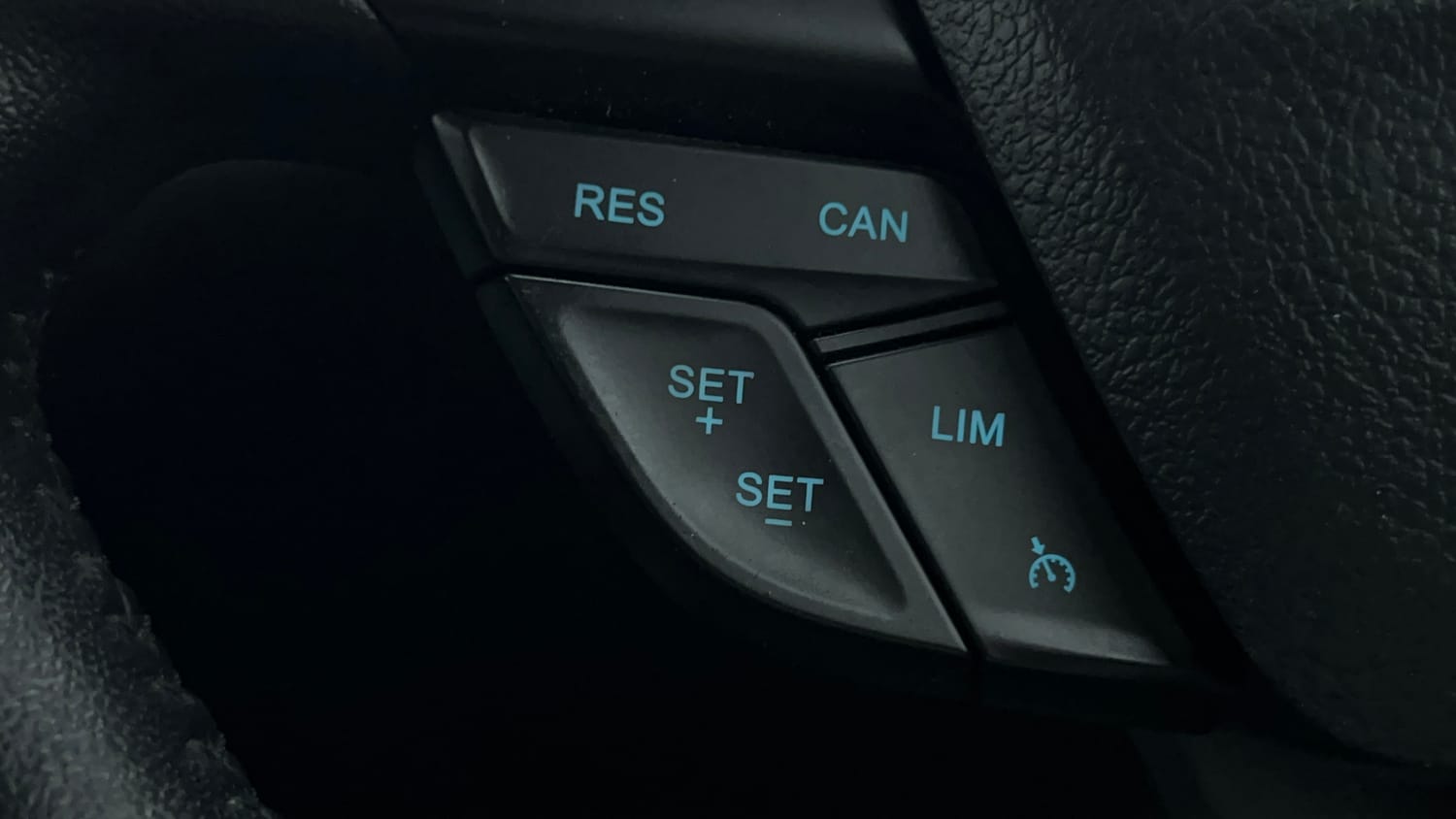 Used 2019 Ford EcoSport Titanium + 1.5L Ti-VCT AT Petrol Automatic top_features Cruise control