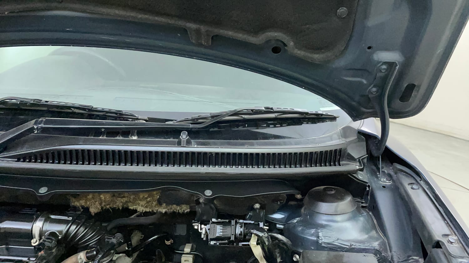 Used 2019 Maruti Suzuki Baleno Alpha Automatic Petrol Automatic engine ENGINE LEFT SIDE HINGE & APRON VIEW