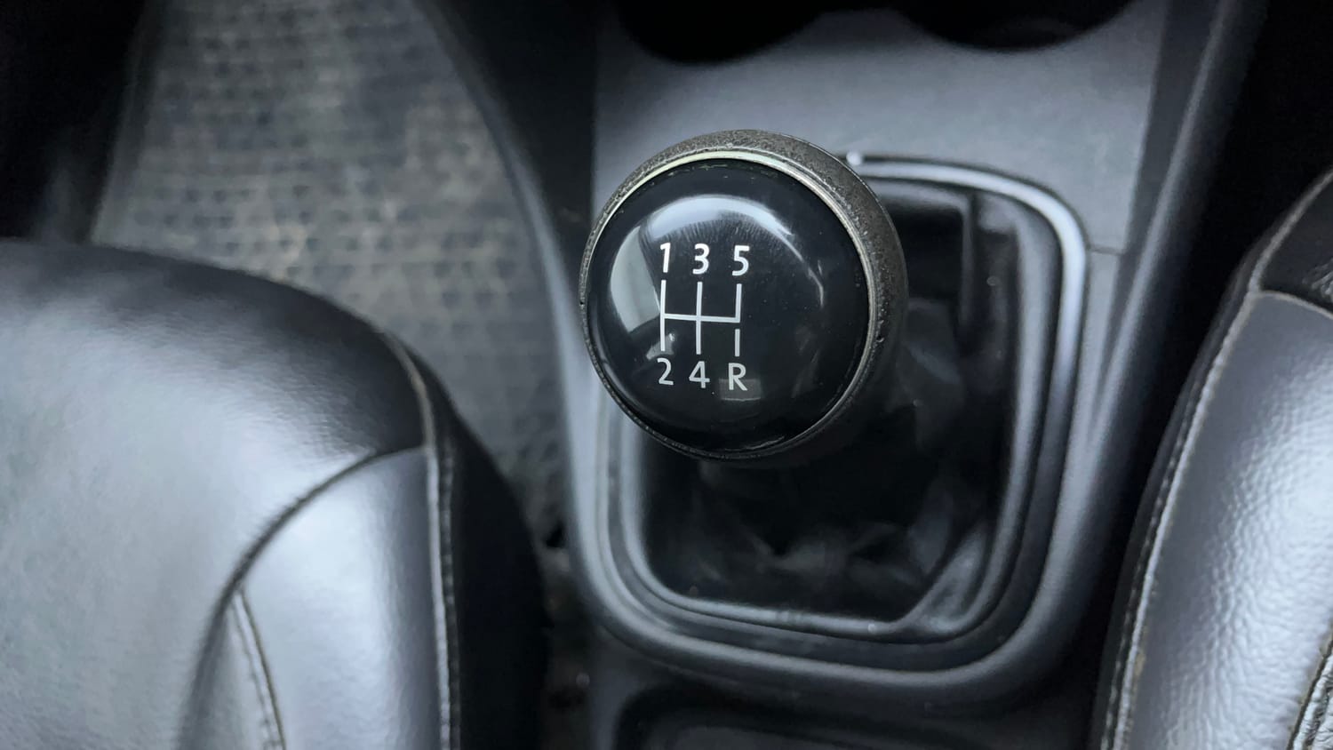 Used 2018 Volkswagen Ameo Comfortline 1.0L (P) Petrol Manual interior GEAR  KNOB VIEW