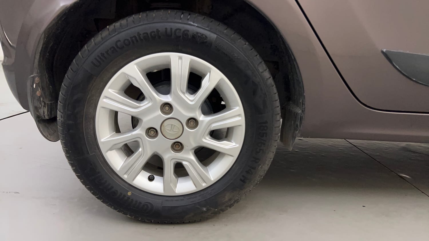 Used 2018 Tata Tiago Revotron XZA Petrol Automatic tyres RIGHT REAR TYRE RIM VIEW
