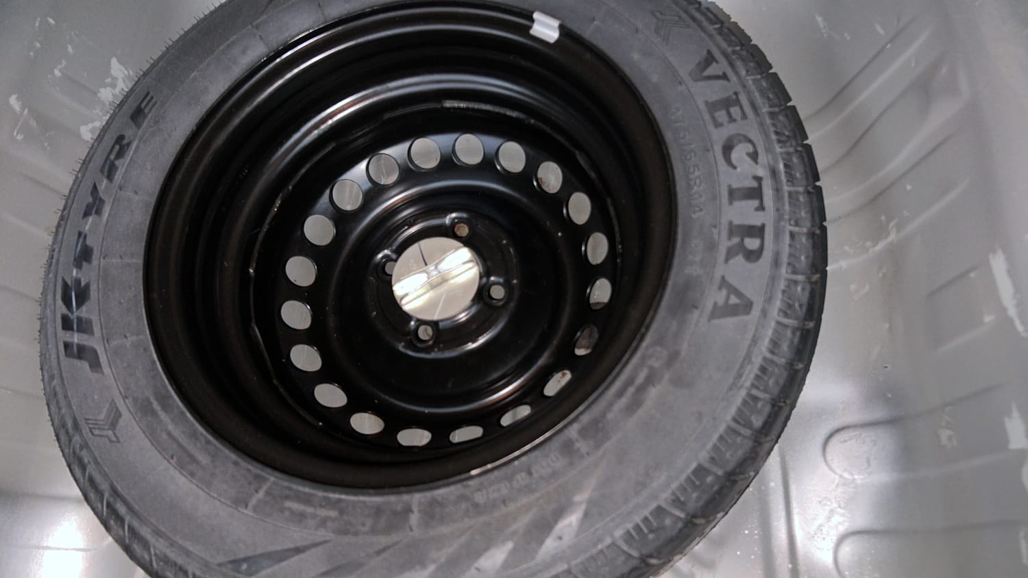 Used 2020 Honda Amaze 1.2 S MT Petrol Petrol Manual tyres SPARE TYRE VIEW