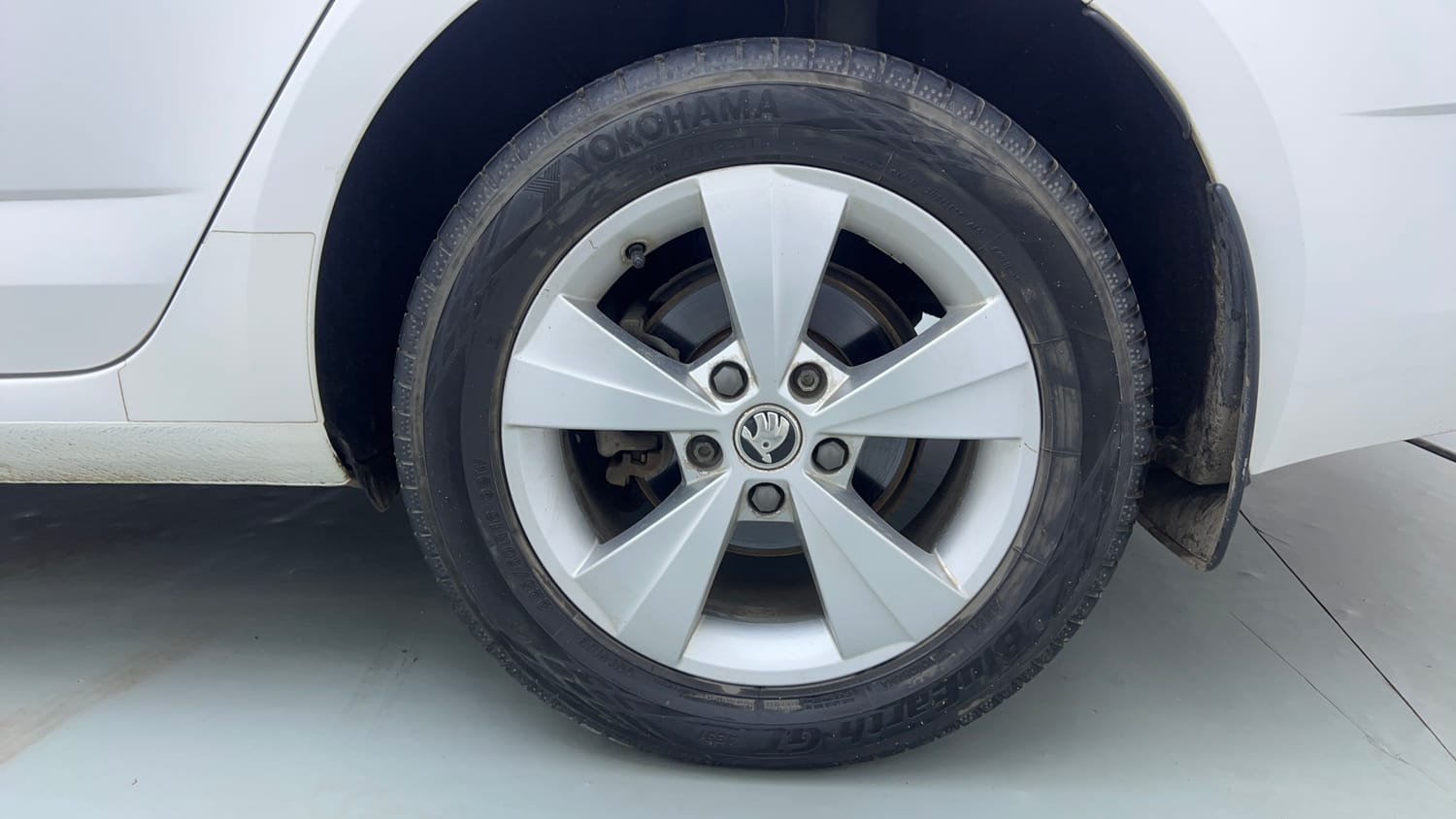 Used 2019 Skoda Octavia 1.8 TSI Style AT Petrol Automatic tyres LEFT REAR TYRE RIM VIEW