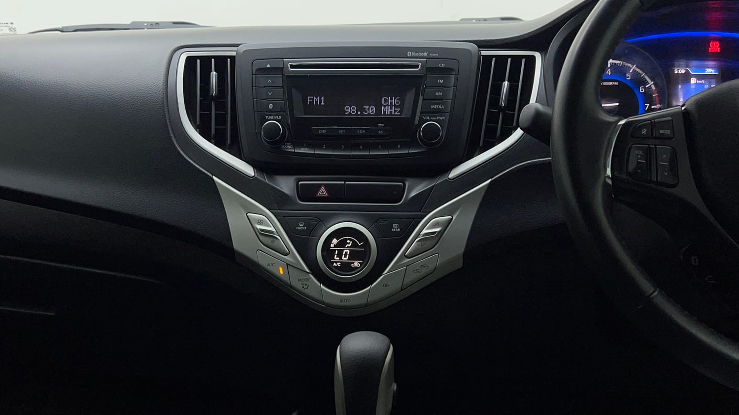 Used 2018 Maruti Suzuki Baleno Zeta 1.2 AT Petrol Automatic interior MUSIC SYSTEM & AC CONTROL VIEW