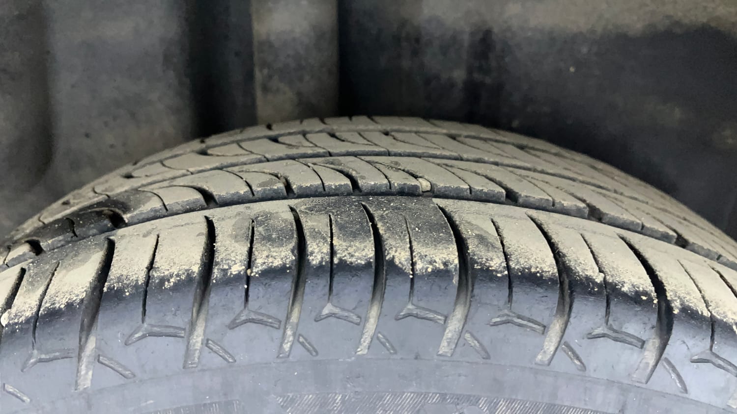 Used 2018 Volkswagen Ameo Comfortline 1.0L (P) Petrol Manual tyres RIGHT REAR TYRE TREAD VIEW