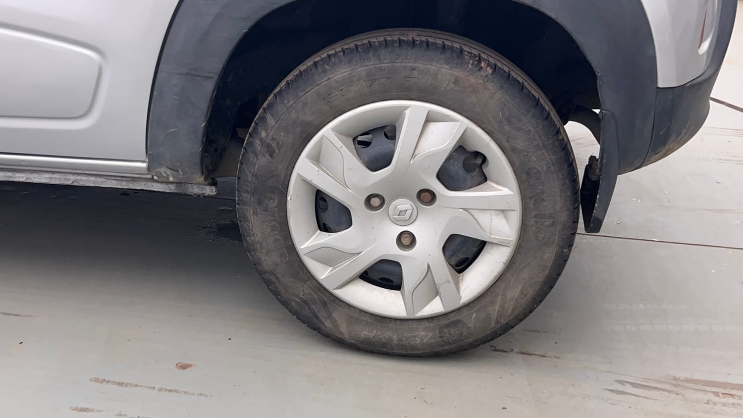 Used 2020 Renault Kwid RXL Petrol Manual tyres LEFT REAR TYRE RIM VIEW