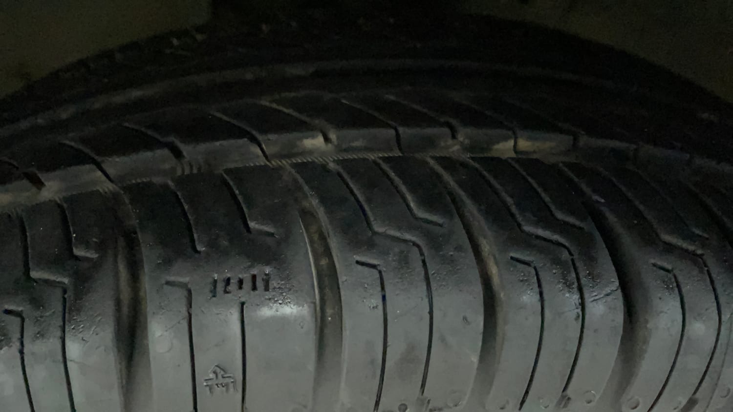 Used 2017 Maruti Suzuki Ignis Zeta 1.2 AMT Petrol Automatic tyres LEFT FRONT TYRE TREAD VIEW