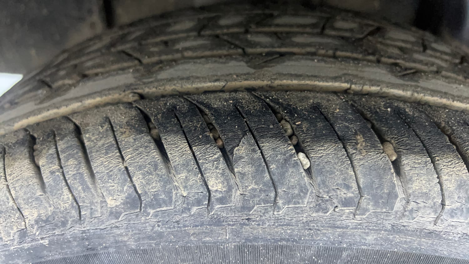 Used 2021 Nissan Magnite XV Premium Turbo CVT Petrol Automatic tyres RIGHT REAR TYRE TREAD VIEW