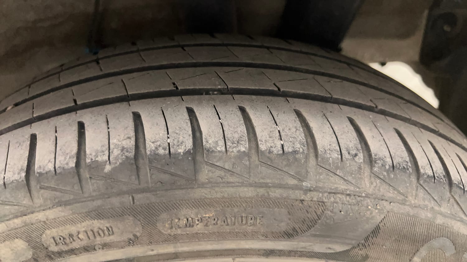Used 2023 Hyundai Grand i10 Nios Sportz 1.2 Kappa VTVT CNG Cng Manual tyres LEFT REAR TYRE TREAD VIEW