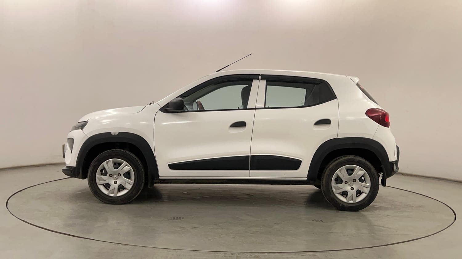 Used 2020 Renault Kwid RXL Petrol Manual exterior LEFT SIDE VIEW