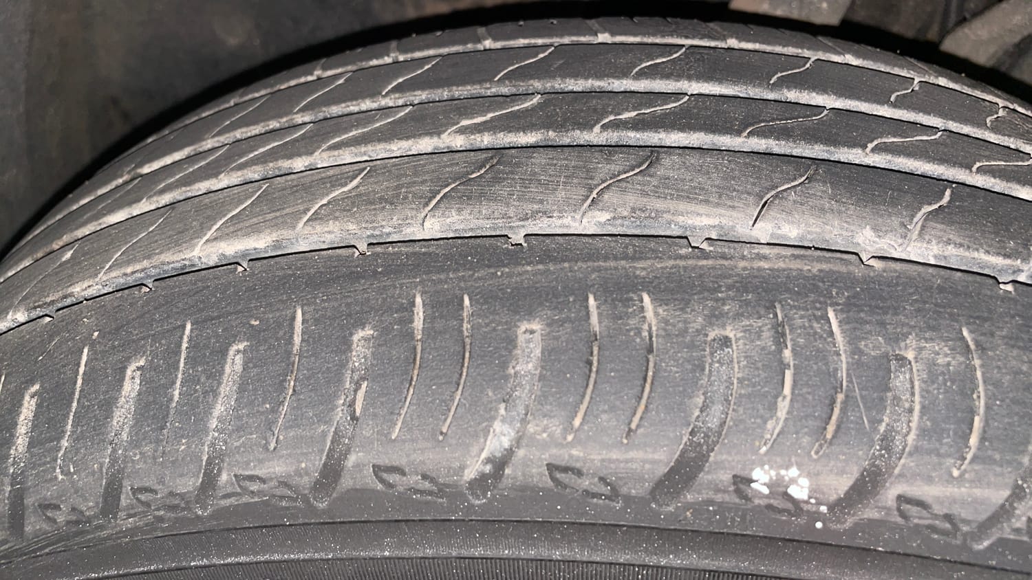 Used 2021 Renault Kiger RXZ Turbo CVT Petrol Automatic tyres LEFT FRONT TYRE TREAD VIEW