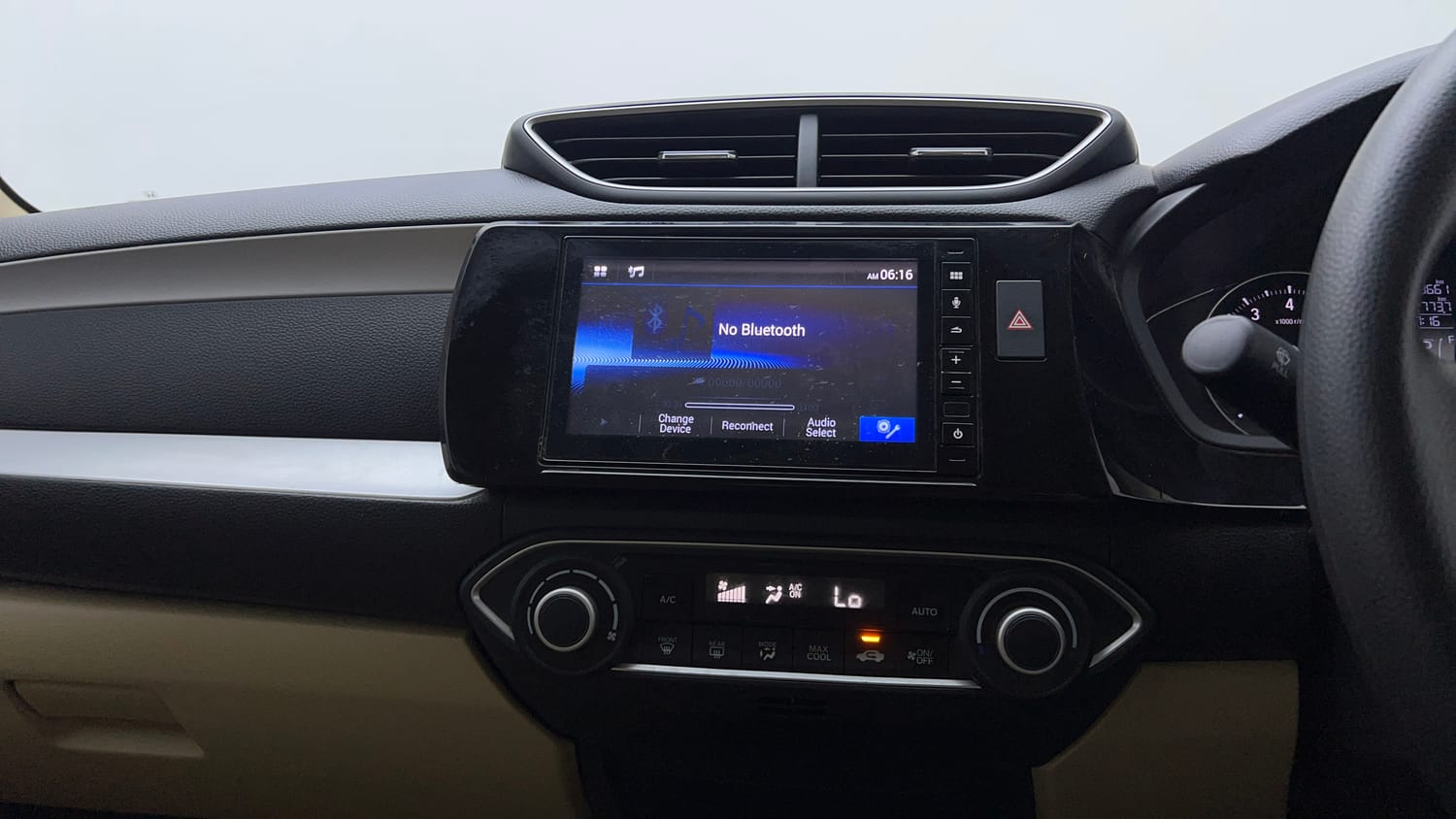 Used 2022 Honda Amaze VX CVT 1.2 Petrol Petrol Automatic top_features Touch screen infotainment system