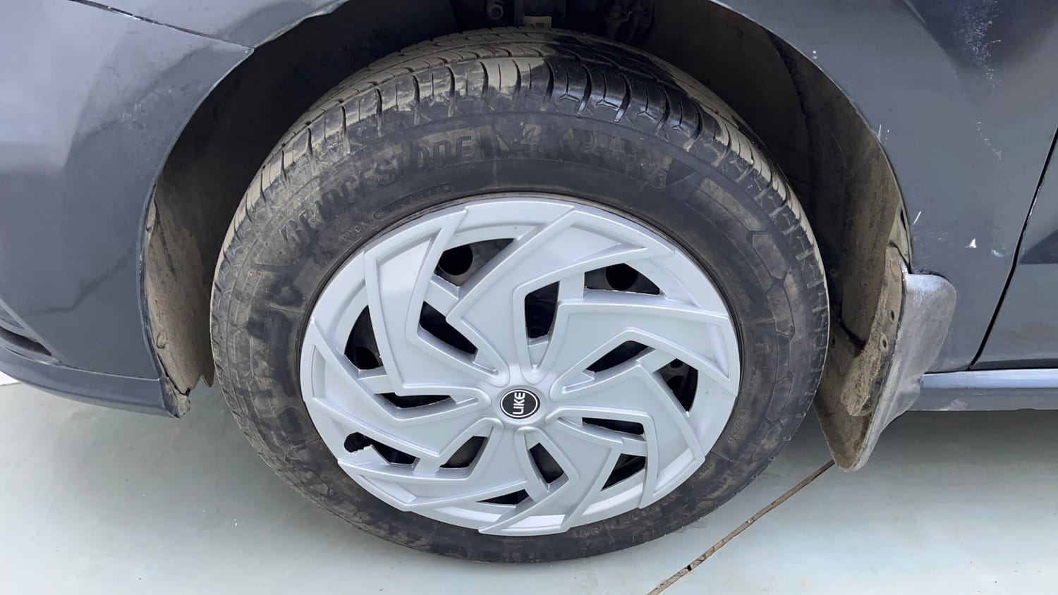 Used 2018 Volkswagen Ameo Comfortline 1.0L (P) Petrol Manual tyres LEFT FRONT TYRE RIM VIEW