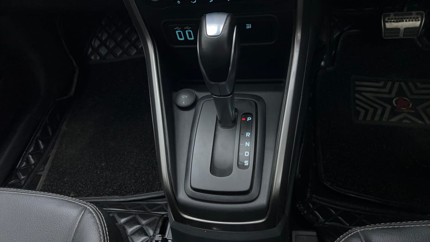 Used 2019 Ford EcoSport Titanium + 1.5L Ti-VCT AT Petrol Automatic interior GEAR  KNOB VIEW