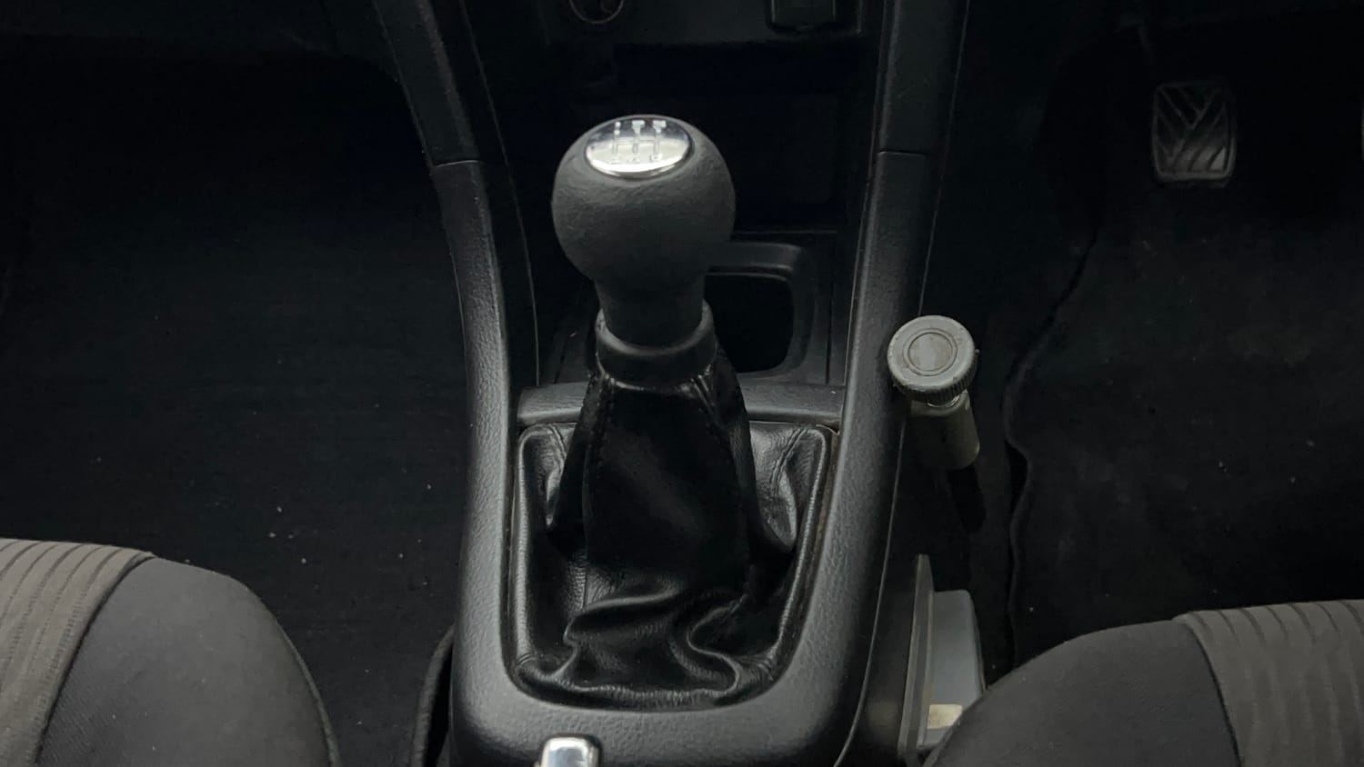 Used 2015 Maruti Suzuki Swift VXi Petrol Manual interior GEAR  KNOB VIEW
