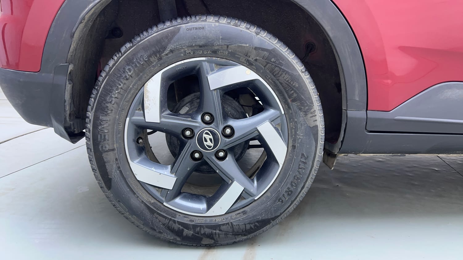 Used 2019 Hyundai Venue SX Plus 1.0 Turbo DCT Petrol Automatic tyres RIGHT REAR TYRE RIM VIEW
