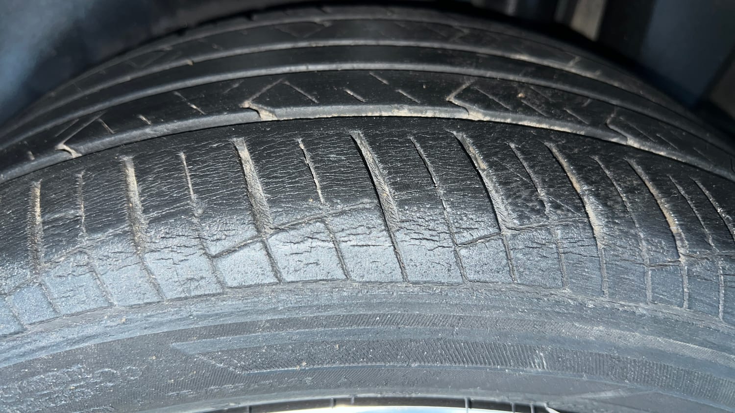 Used 2019 Maruti Suzuki Ciaz Alpha Hybrid 1.5 Petrol Manual tyres LEFT REAR TYRE TREAD VIEW