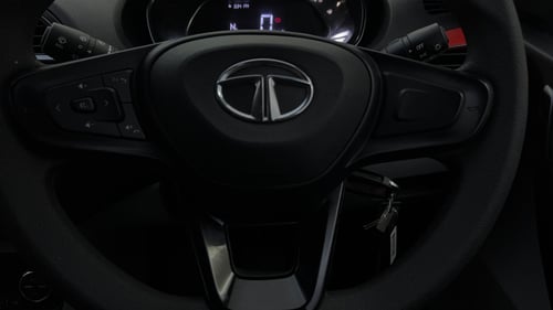 Used 2020 Tata Tiago XZA Plus Petrol Automatic top_features Airbags