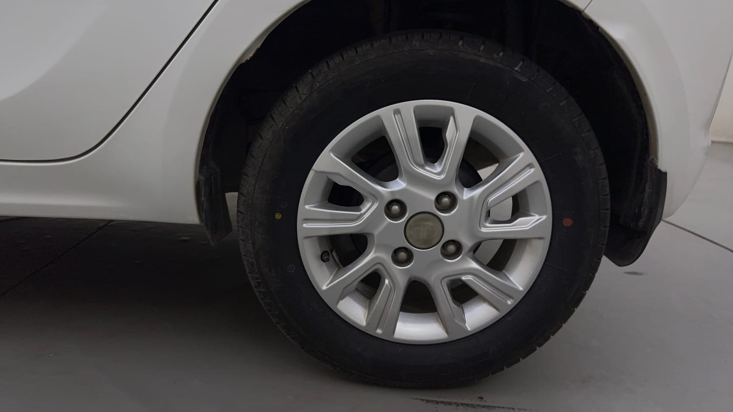 Used 2018 Tata Tiago Revotron XZ Petrol Manual tyres LEFT REAR TYRE RIM VIEW