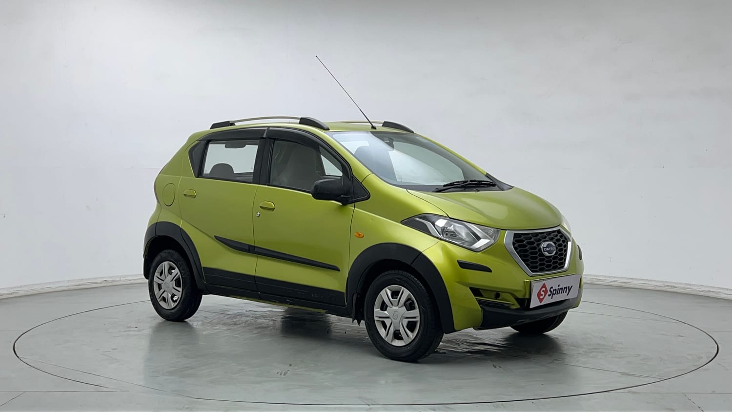 Used 2017 Datsun Redi-GO S Petrol Manual exterior RIGHT FRONT CORNER VIEW