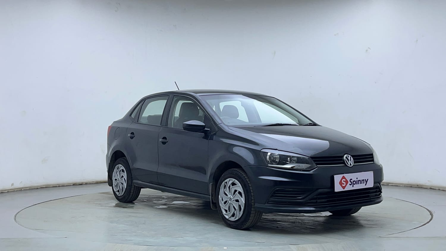 Used 2018 Volkswagen Ameo Comfortline 1.0L (P) Petrol Manual exterior RIGHT FRONT CORNER VIEW