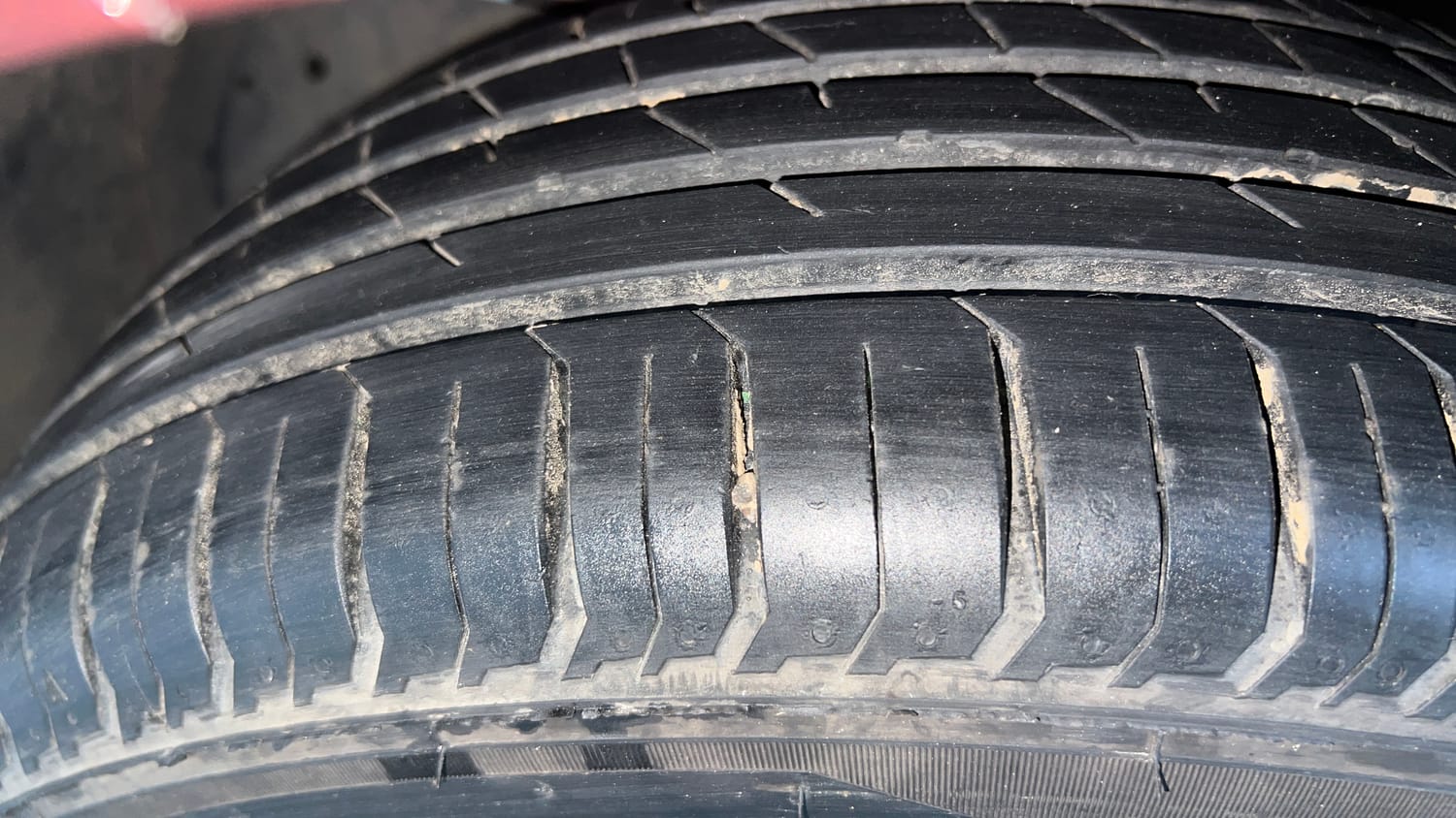 Used 2022 Maruti Suzuki New Ertiga VXi Petrol Manual tyres LEFT FRONT TYRE TREAD VIEW