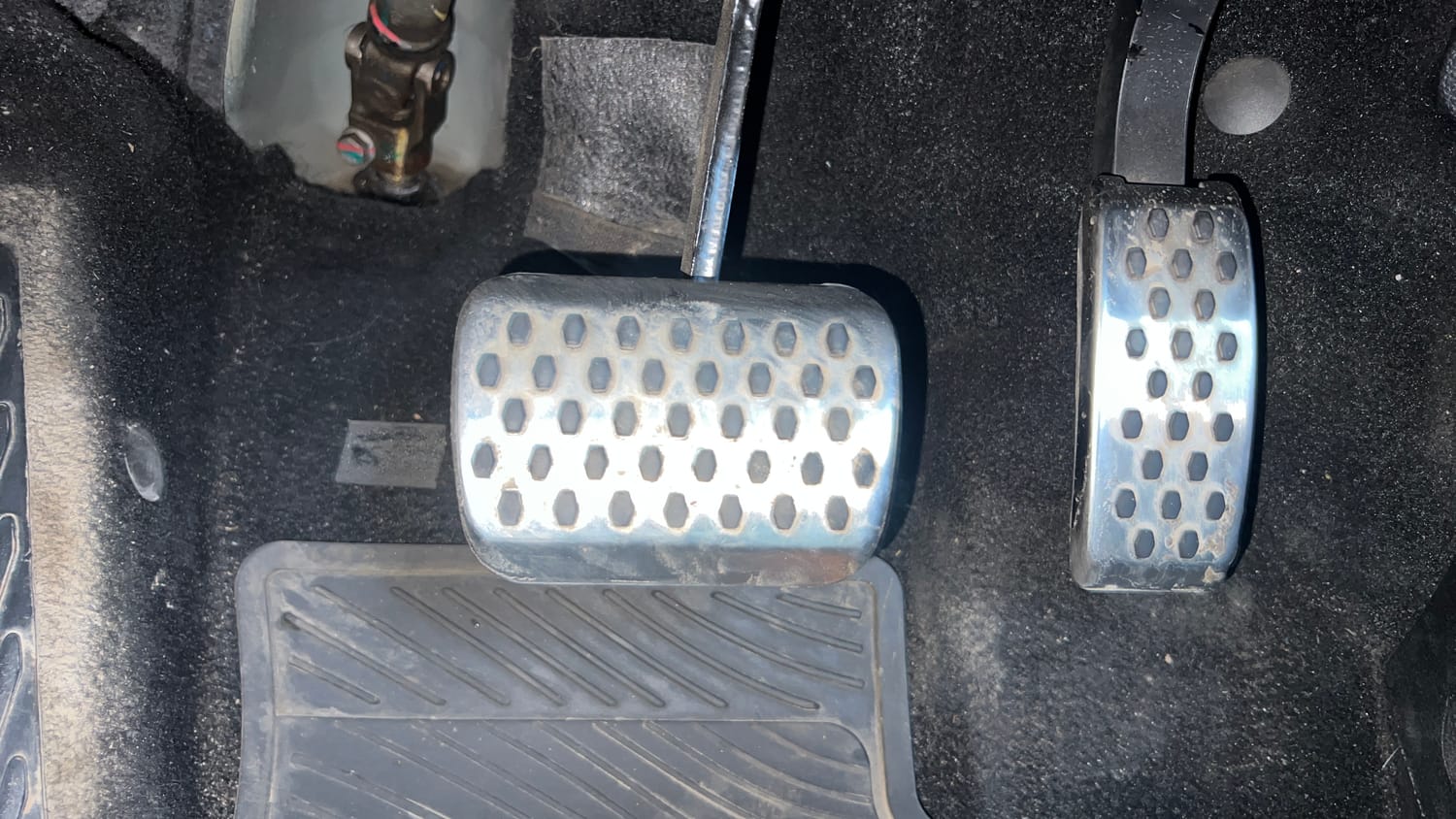 Used 2021 Mahindra XUV700 AX 7 Petrol AT Luxury Pack 7 STR Petrol Automatic interior PEDALS VIEW