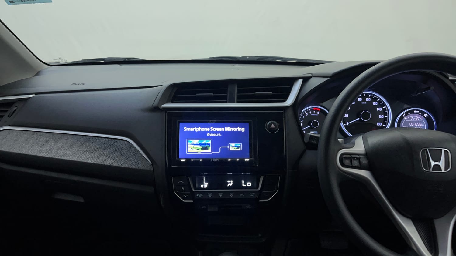 Used 2018 Honda BR-V V CVT Petrol Petrol Automatic interior MUSIC SYSTEM & AC CONTROL VIEW