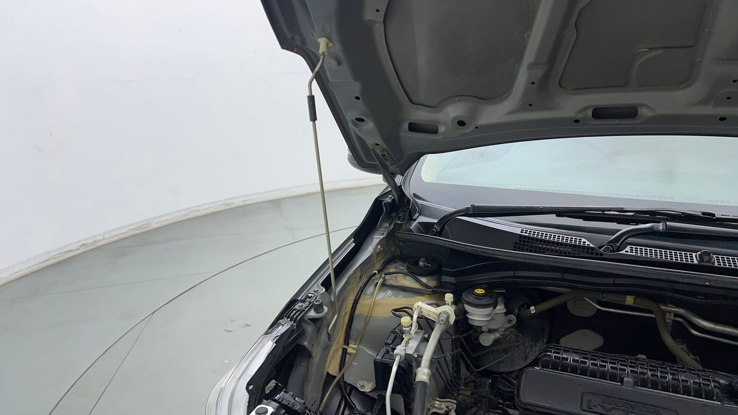 Used 2022 Honda Amaze VX CVT 1.2 Petrol Petrol Automatic engine ENGINE RIGHT SIDE HINGE & APRON VIEW