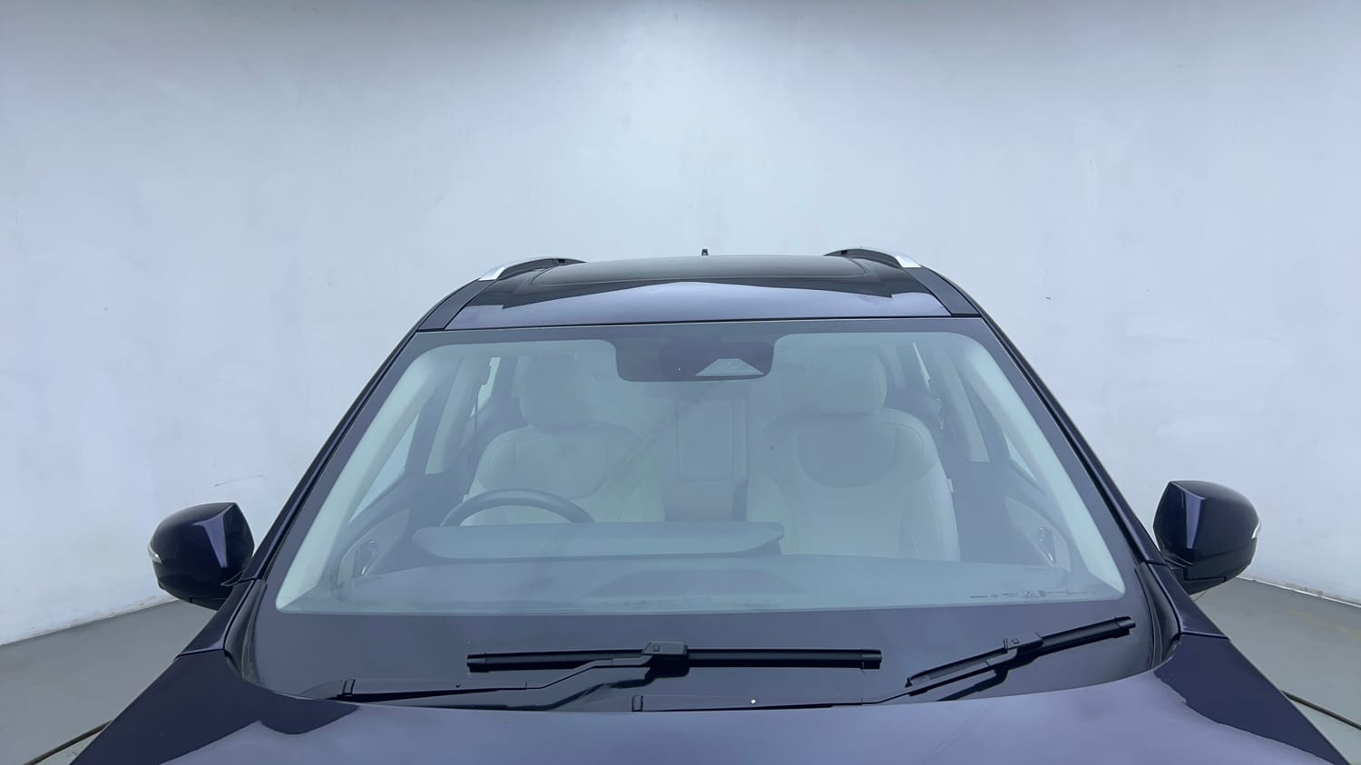 Used 2021 Mahindra XUV700 AX 7 Petrol AT Luxury Pack 7 STR Petrol Automatic exterior FRONT WINDSHIELD VIEW