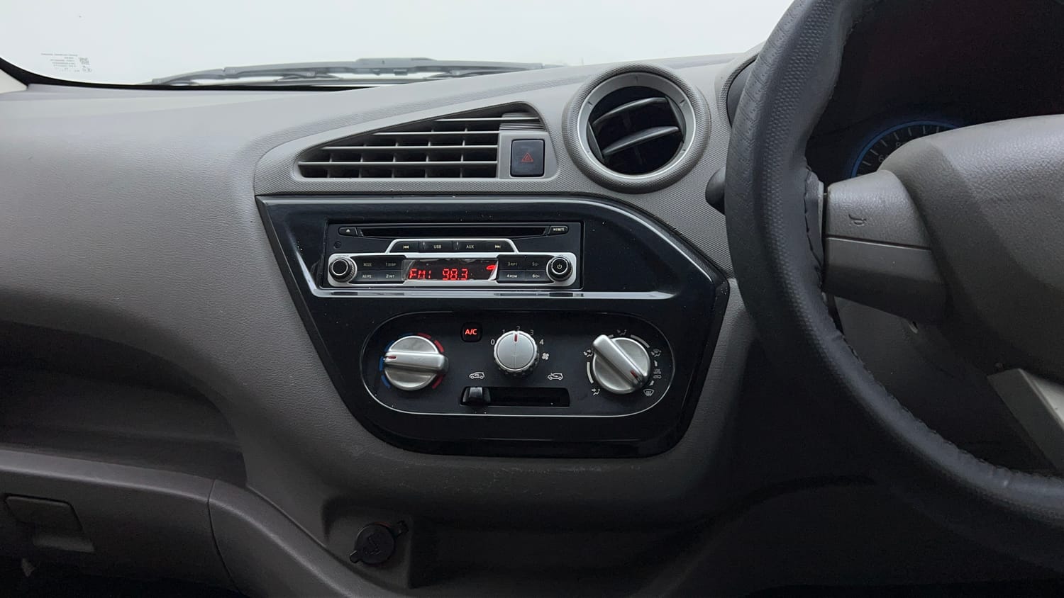 Used 2017 Datsun Redi-GO S Petrol Manual interior MUSIC SYSTEM & AC CONTROL VIEW