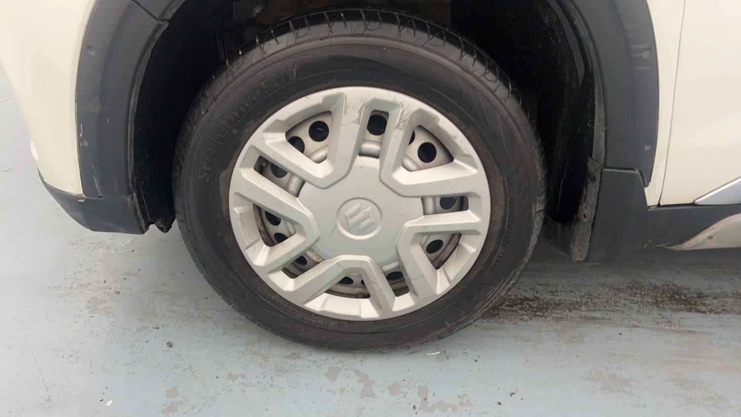 Used 2017 Maruti Suzuki Vitara Brezza LDi (O) Diesel Manual tyres LEFT FRONT TYRE RIM VIEW