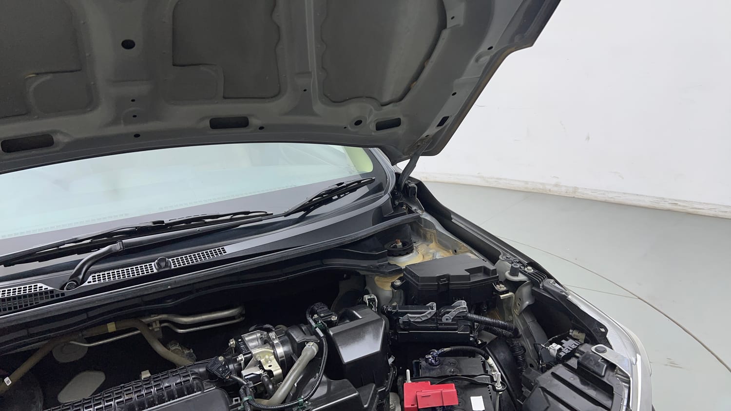 Used 2022 Honda Amaze VX CVT 1.2 Petrol Petrol Automatic engine ENGINE LEFT SIDE HINGE & APRON VIEW